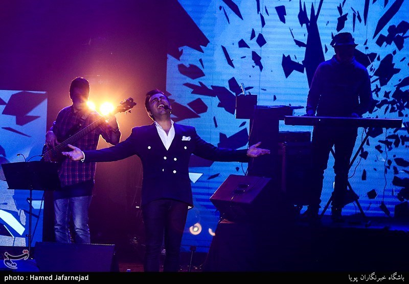 کنسرت موسیقی علیرضا طلیسچی خواننده پاپ در نهمین شب سی و ششمین جشنواره موسیقی فجر