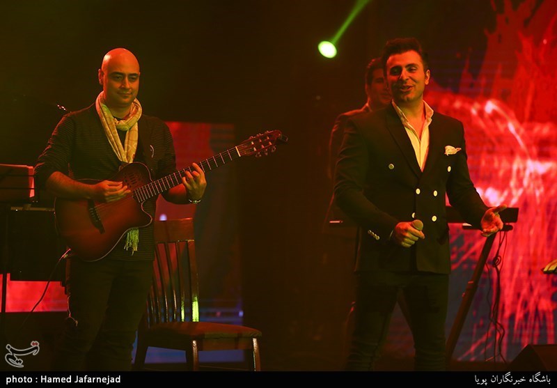 کنسرت موسیقی علیرضا طلیسچی خواننده پاپ در نهمین شب سی و ششمین جشنواره موسیقی فجر