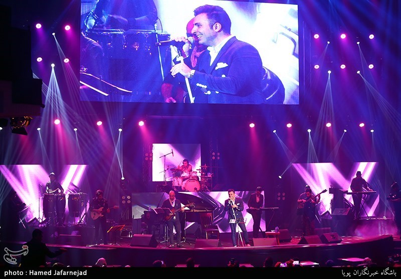 کنسرت موسیقی علیرضا طلیسچی خواننده پاپ در نهمین شب سی و ششمین جشنواره موسیقی فجر