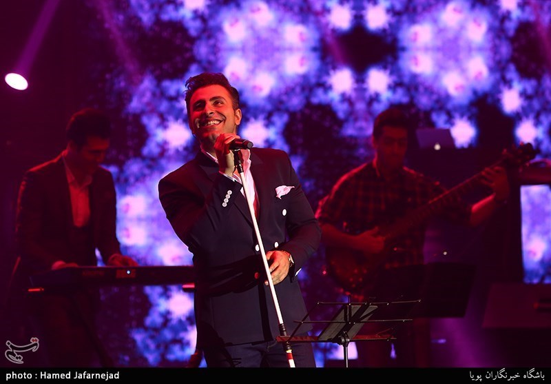 کنسرت موسیقی علیرضا طلیسچی خواننده پاپ در نهمین شب سی و ششمین جشنواره موسیقی فجر