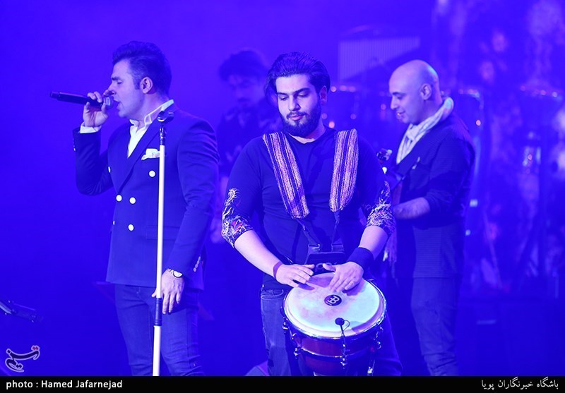 کنسرت موسیقی علیرضا طلیسچی خواننده پاپ در نهمین شب سی و ششمین جشنواره موسیقی فجر