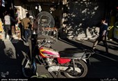 این محله در منطقه 10 شهرداری تهران واقع شده و از شمال با میدان توحید ، از جنوب با اتوبان تندگویان محدود شده است.