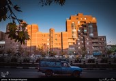 اتوبان نواب جداکننده دو منطقه شهرداری است.