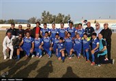 دیدار دوستانه تیم‌های فوتبال هنرمندان ایران و جهان با پیشکسوتان استقلال - کیش