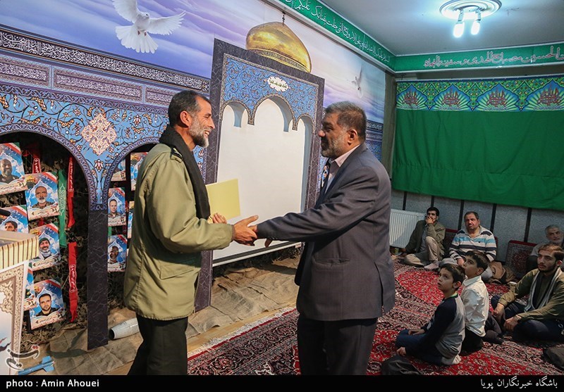 تجلیل از ذبیحیان جانباز دفاع مقدس در مراسم یادبود شهدای مدافع حرم توسط سردار حسین اسدالهی