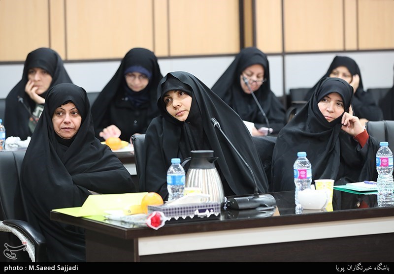 نشست تجلیل از همسران مدافع حرم