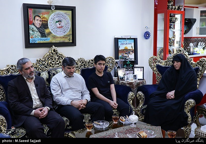 دیدار جامعه قرآنی با خانواده شهید مدافع محمدتقی ارغوانی