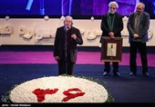بزرگداشت محمدعلی نجفی نویسنده و کارگردان در مراسم افتتاحیه سی‌وششمین جشنواره فیلم فجر
