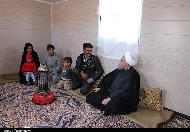 بازدید رئیس جمهور از مناطق زلزله‌زده هجدک 