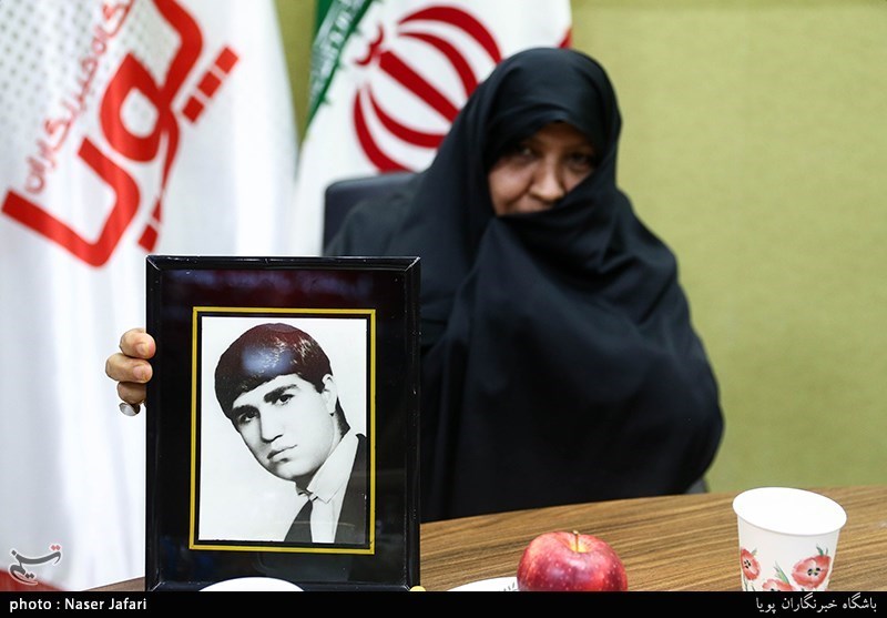 تجلیل از خانواده شهدای انقلاب اسلامی در باشگاه خبرنگاران پویا