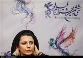لیلا حاتمی بازیگر در نشست خبری فیلم "بمب یک عاشقانه" - سی‌وششمین جشنواره فیلم فجر