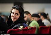 لیلا حاتمی بازیگر در نشست خبری فیلم "بمب یک عاشقانه" - سی‌وششمین جشنواره فیلم فجر