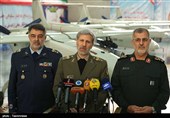 بازدید امیر سرتیپ حاتمی وزیر دفاع از خط تولید انبوه و تحویل دهی پهپاد تاکتیکی مهاجر 6