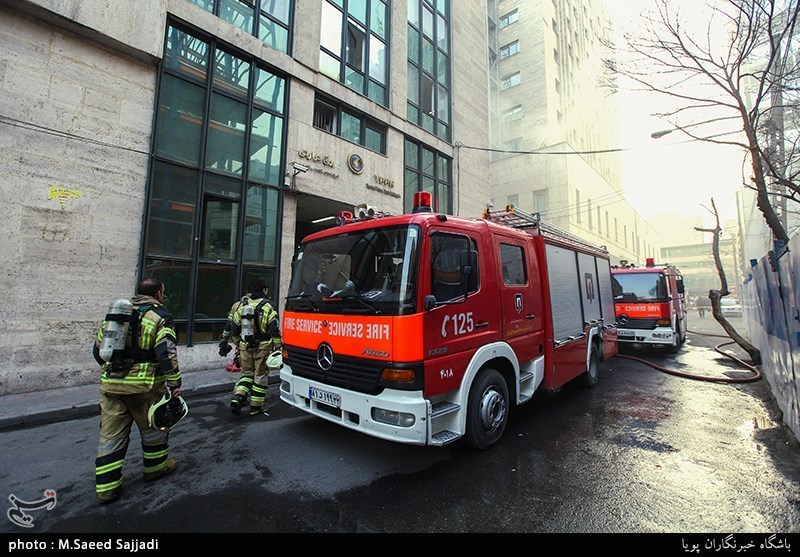 اطفای حریق در ساختمان شرکت برق حرارتی