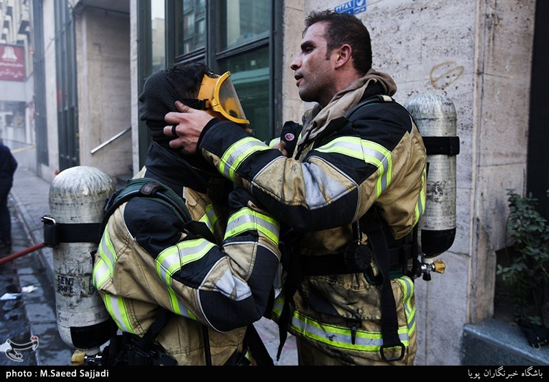 اطفای حریق در ساختمان شرکت برق حرارتی