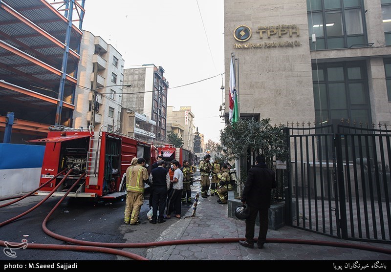 اطفای حریق در ساختمان شرکت برق حرارتی