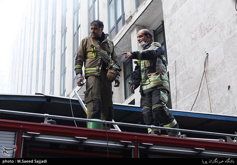 اطفای حریق در ساختمان شرکت برق حرارتی