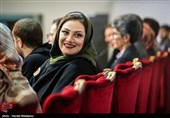 شبنم مقدمی بازیگر در نشست خبری فیلم خجالت نکش - سی‌وششمین جشنواره فیلم فجر