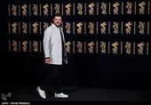 سام درخشانی بازیگر فیلم خجالت نکش در سی‌وششمین جشنواره فیلم فجر