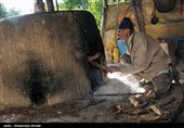 در شیوه سنتی همچنان از چوب استفاده می شود که در مرغوبیت پخت و عطر آن تاثیر فراوانی دارد.