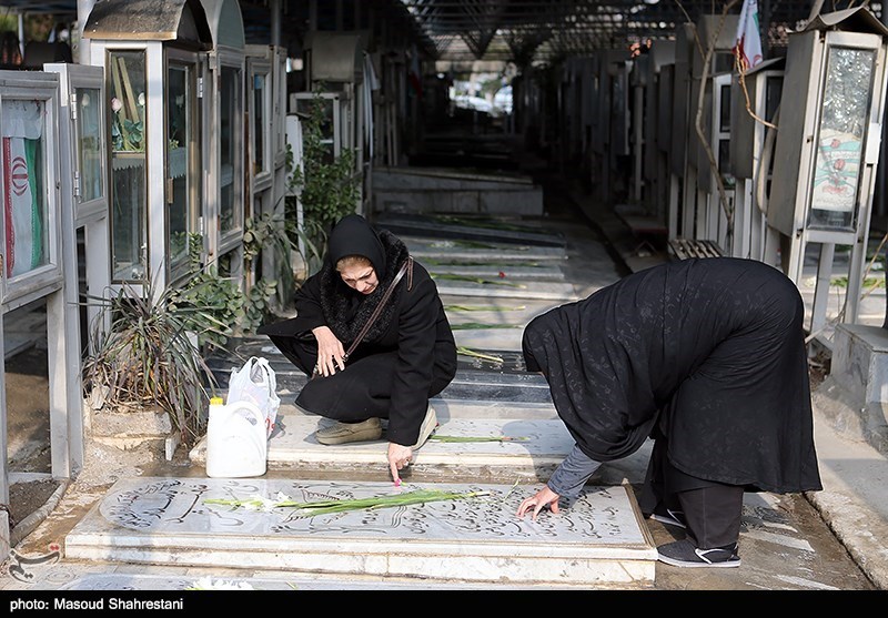 غبار روبی مزار شهدا در بهشت زهرا(س)