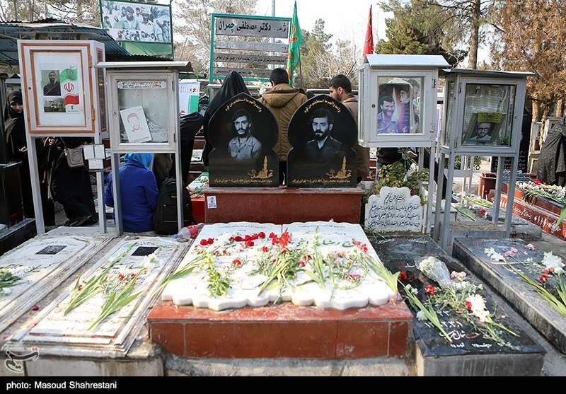 غبار روبی مزار شهدا در بهشت زهرا(س)