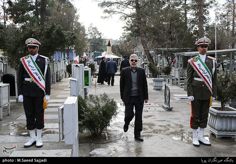 غبار روبی مزار شهدا