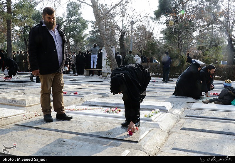 غبار روبی مزار شهدا