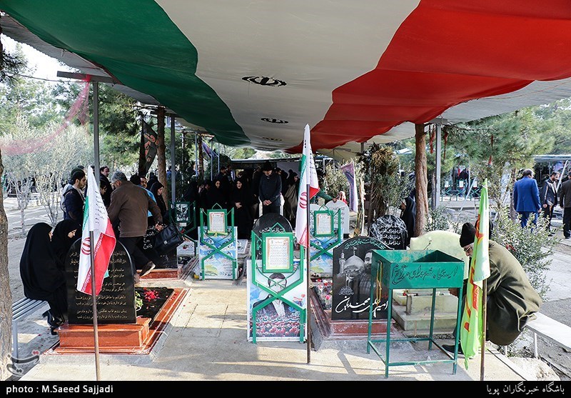 غبار روبی مزار شهدا