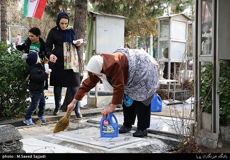 غبار روبی مزار شهدا