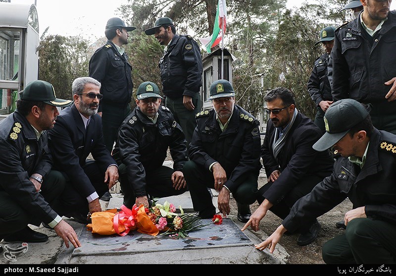 غبار روبی مزار شهدا