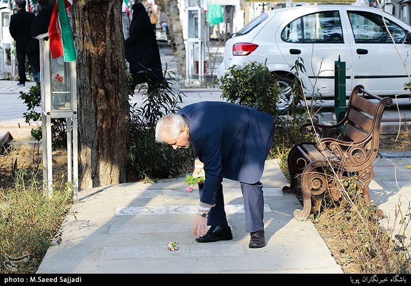 غبار روبی مزار شهدا