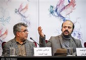 رضا فرهمند کارگردان و مرتضی شعبانی تهیه‌کننده در نشست خبری فیلم زنانی با گوشواره‌های باروتی - سی‌وششمین جشنواره فیلم فجر