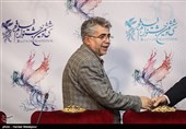 مرتضی شعبانی تهیه‌کننده در نشست خبری فیلم زنانی با گوشواره‌های باروتی - سی‌وششمین جشنواره فیلم فجر