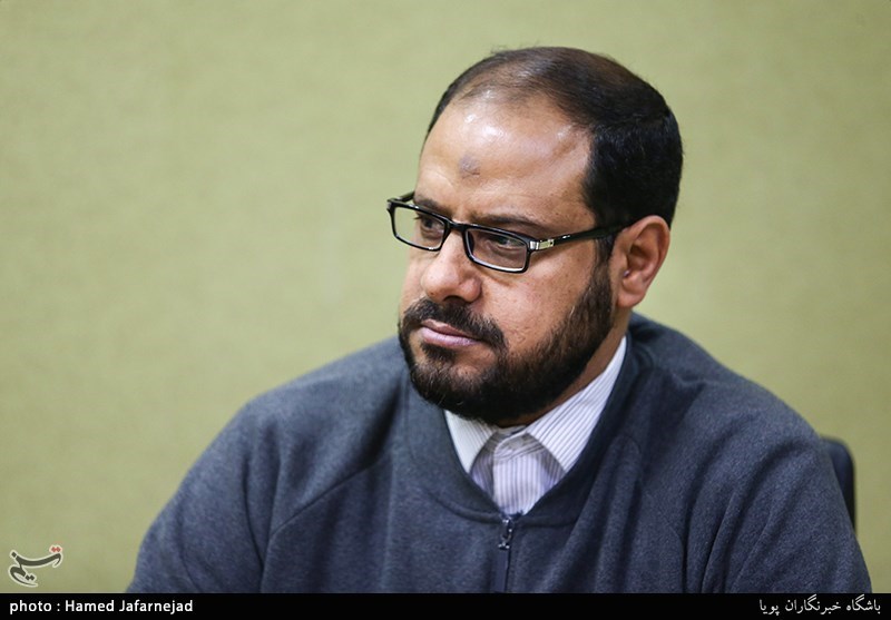 عبدالغنی خنجر سخنگوی جنبش حق بحرین در نشست بررسی انقلاب 14 فوریه بحرین با حضور فعالان بحرینی