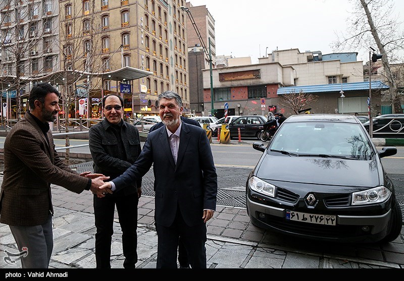 بازدید وزیر ارشاد از جشنواره هنرهای تجسمی فجر