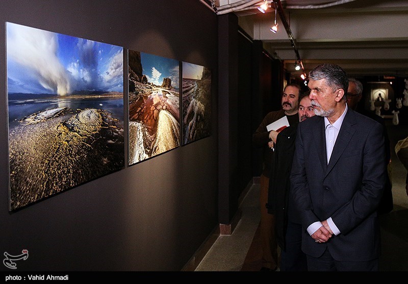 بازدید وزیر ارشاد از جشنواره هنرهای تجسمی فجر