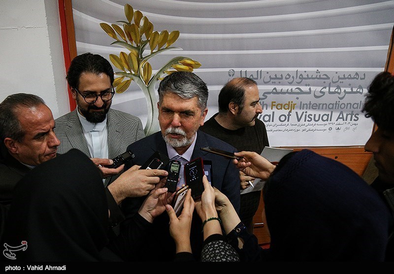 بازدید وزیر ارشاد از جشنواره هنرهای تجسمی فجر