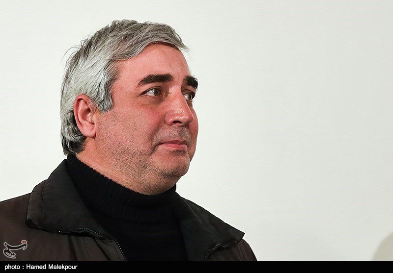 تجلیل خانواده‌های شهدای مدافع حرم از ابراهیم حاتمی‌کیا