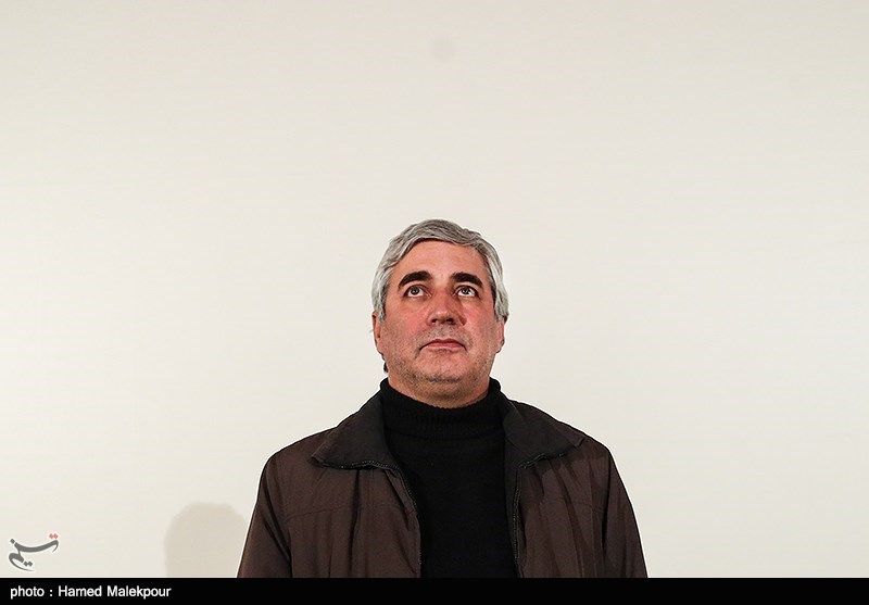 تجلیل خانواده‌های شهدای مدافع حرم از ابراهیم حاتمی‌کیا