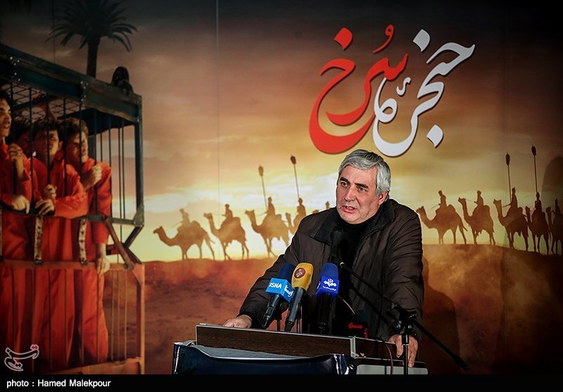 تجلیل خانواده‌های شهدای مدافع حرم از ابراهیم حاتمی‌کیا