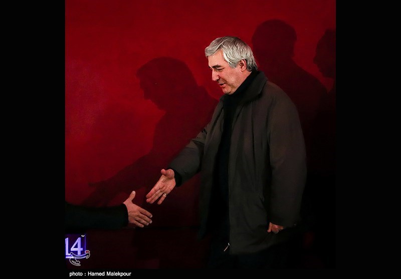 تجلیل خانواده‌های شهدای مدافع حرم از ابراهیم حاتمی‌کیا