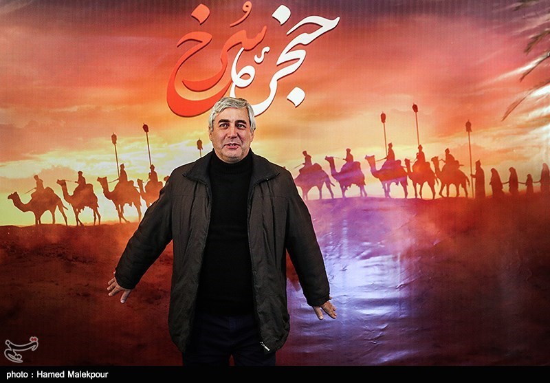 تجلیل خانواده‌های شهدای مدافع حرم از ابراهیم حاتمی‌کیا