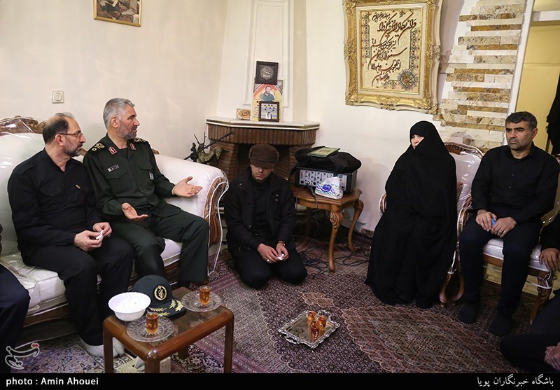 دیدار سردار علی فضلی با خانواده شهید حدادیان