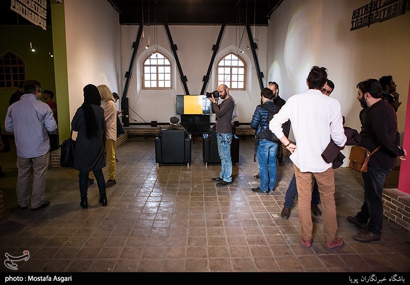 افتتاحیه مسابقات پوستر وعکس فجر در باغ موزه قصر