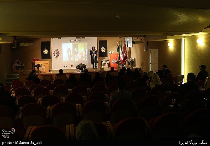 نمایشگاه آثار هنرهای تجسمی بانوان ایرانی