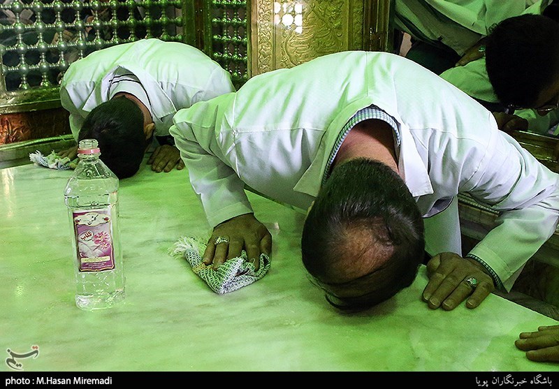 اولین غبارروبی سال 97 آستان مقدس حضرت علی اکبر(ع) چیذر