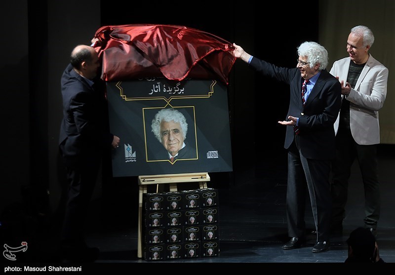 مراسم رونمایی ازمجموعه آثار رویس چکناواریان