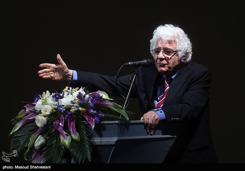 مراسم رونمایی ازمجموعه آثار رویس چکناواریان