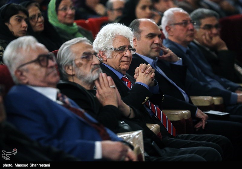 مراسم رونمایی ازمجموعه آثار رویس چکناواریان